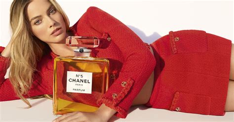 actriz anuncio chanel numero 5|Campaña CHANEL N°5 con Margot Robbie: ¡Nos vemos a las 5!.